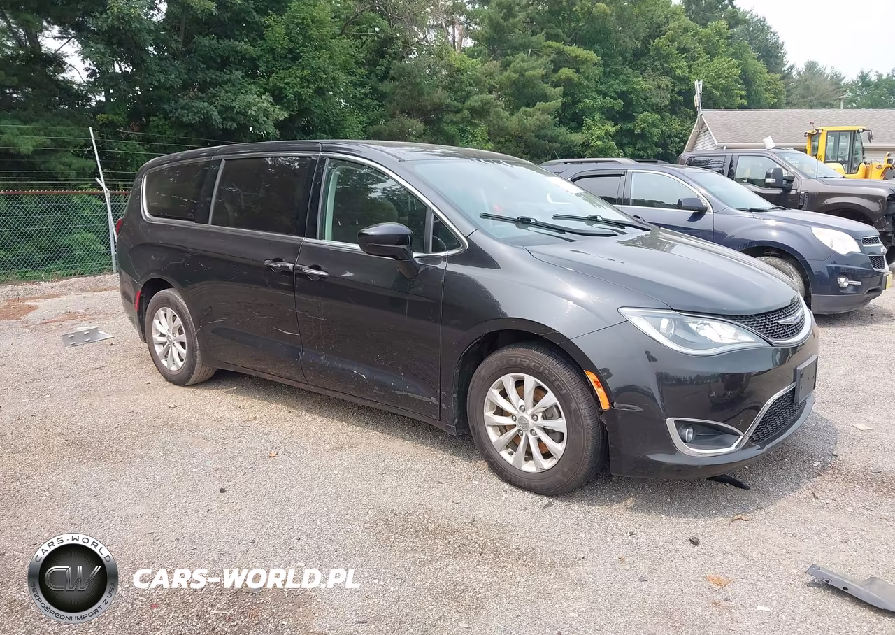 2019 Chrysler Pacifica Touring Plus – zdjęcie 1 z 14