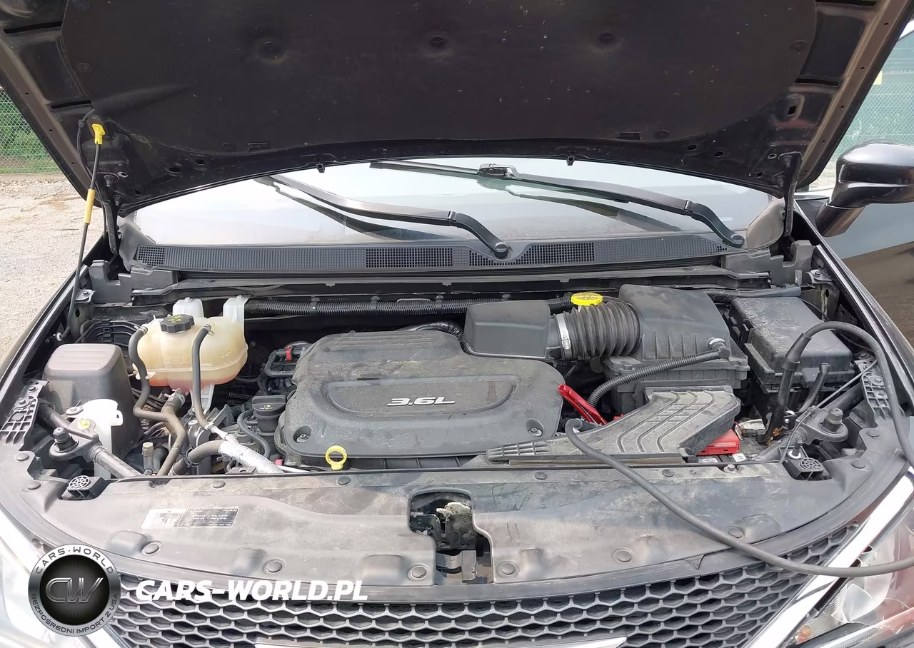 2019 Chrysler Pacifica Touring Plus VIN:2C4RC1FG7KR516177 - 10