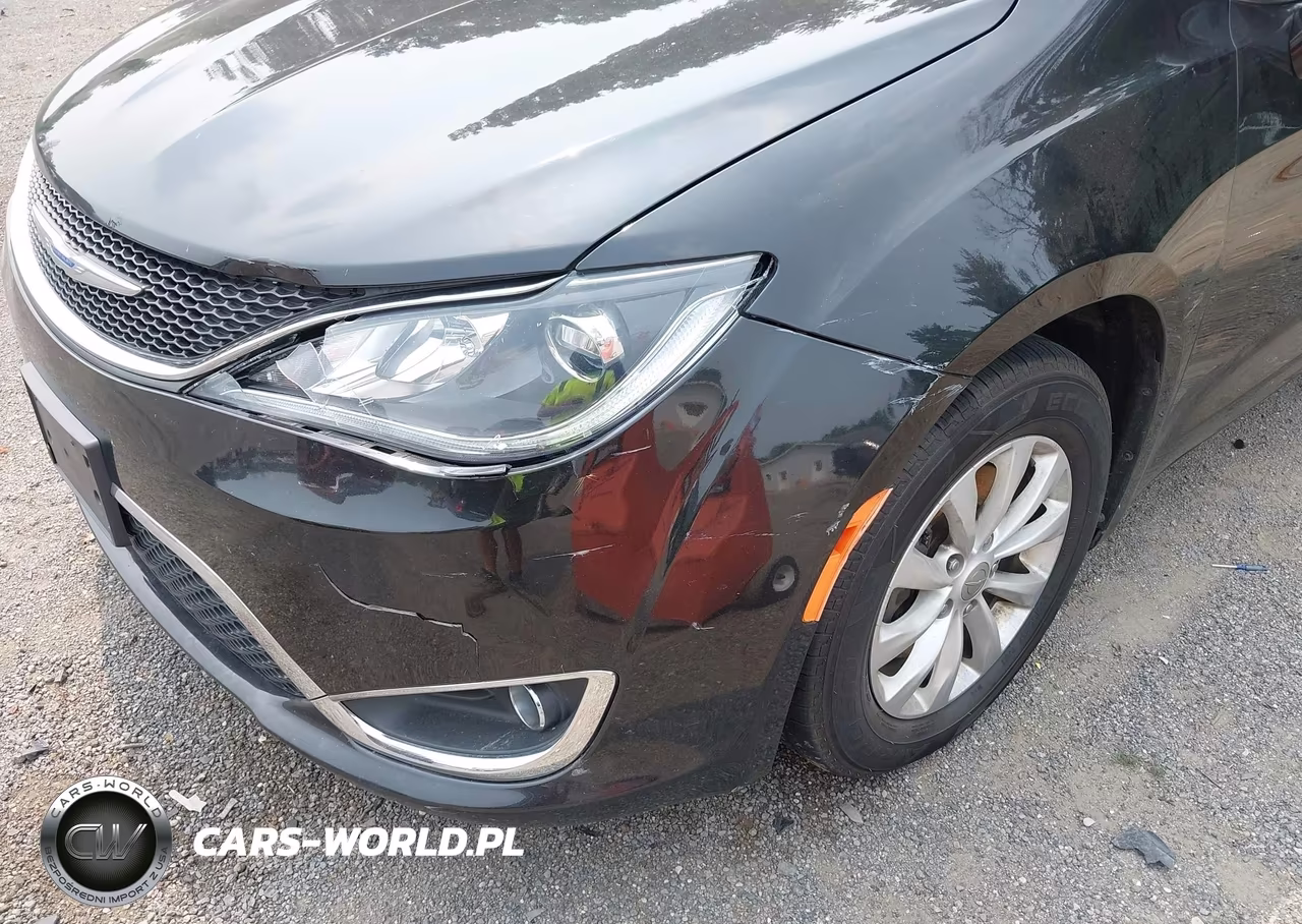 2019 Chrysler Pacifica Touring Plus VIN:2C4RC1FG7KR516177 - 14