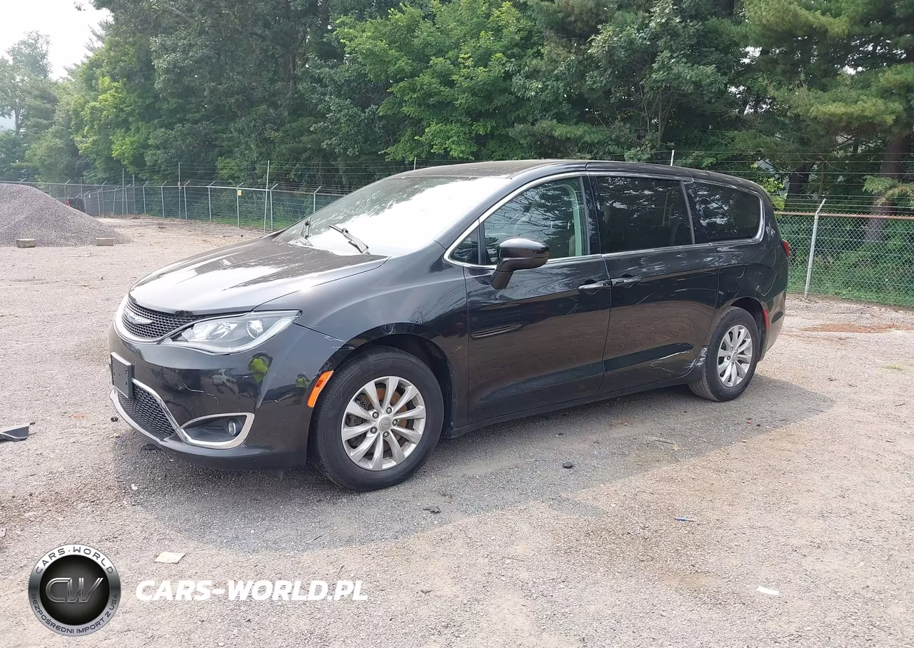 2019 Chrysler Pacifica Touring Plus VIN:2C4RC1FG7KR516177 - 2