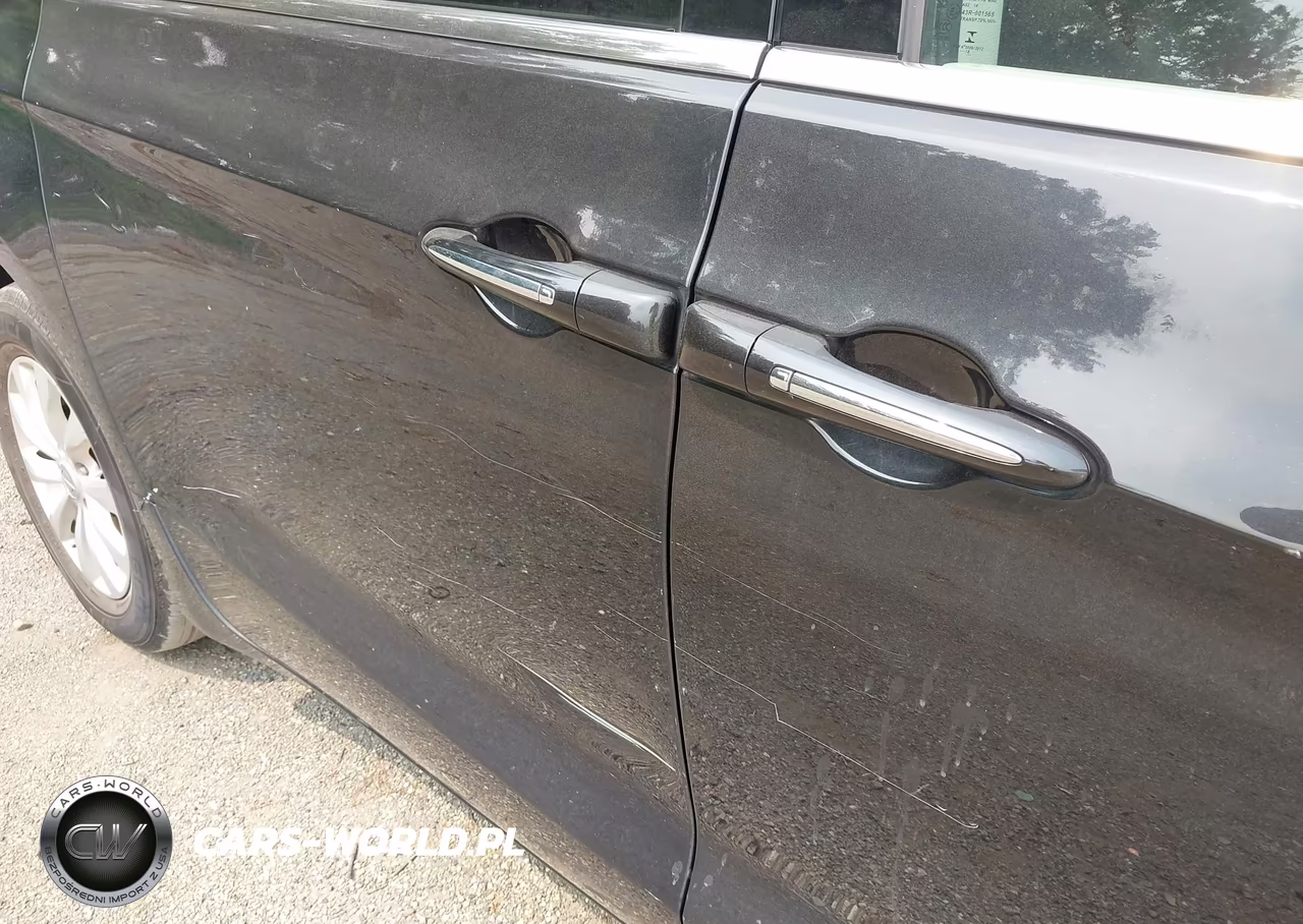 2019 Chrysler Pacifica Touring Plus VIN:2C4RC1FG7KR516177 - 6