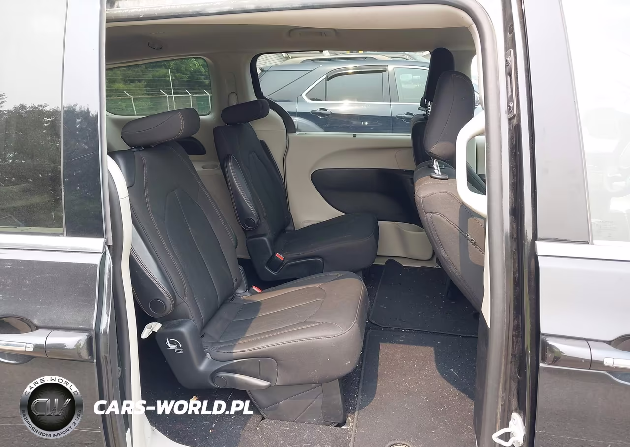 2019 Chrysler Pacifica Touring Plus VIN:2C4RC1FG7KR516177 - 8