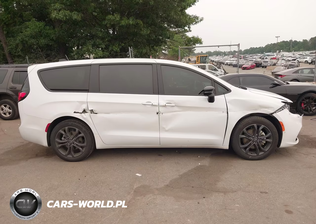 2026 Chrysler Pacifica Select VIN:2C4RC1BG0TR197793 - 13