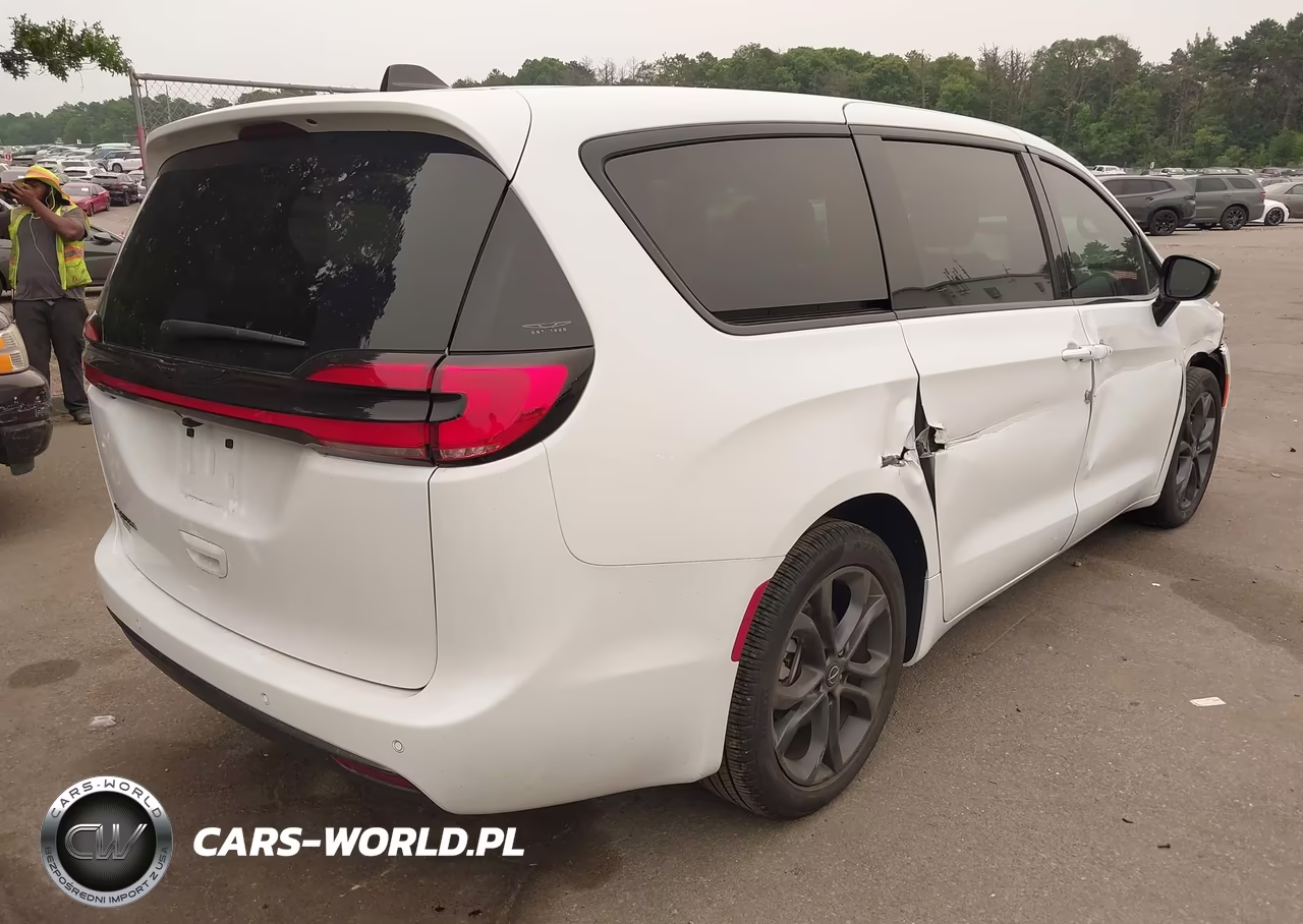 2026 Chrysler Pacifica Select VIN:2C4RC1BG0TR197793 - 4