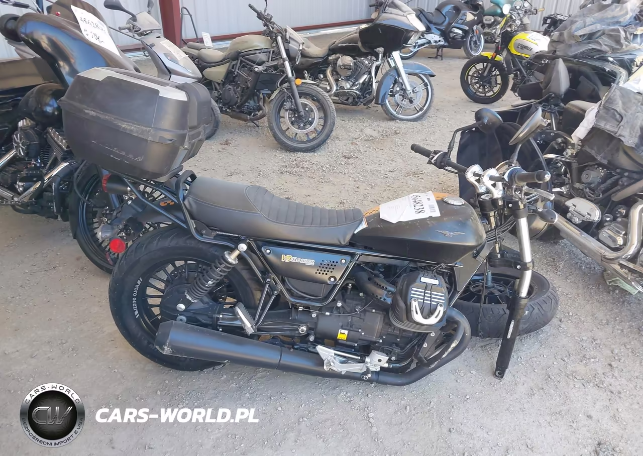 2017 Moto Guzzi V9 Roamer VIN:ZGULHU018HM000352 - 11