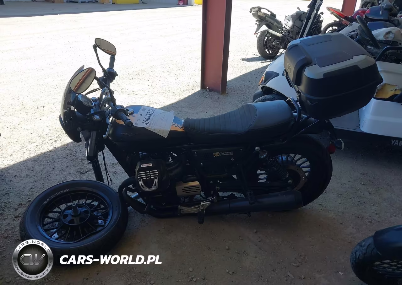 2017 Moto Guzzi V9 Roamer VIN:ZGULHU018HM000352 - 12