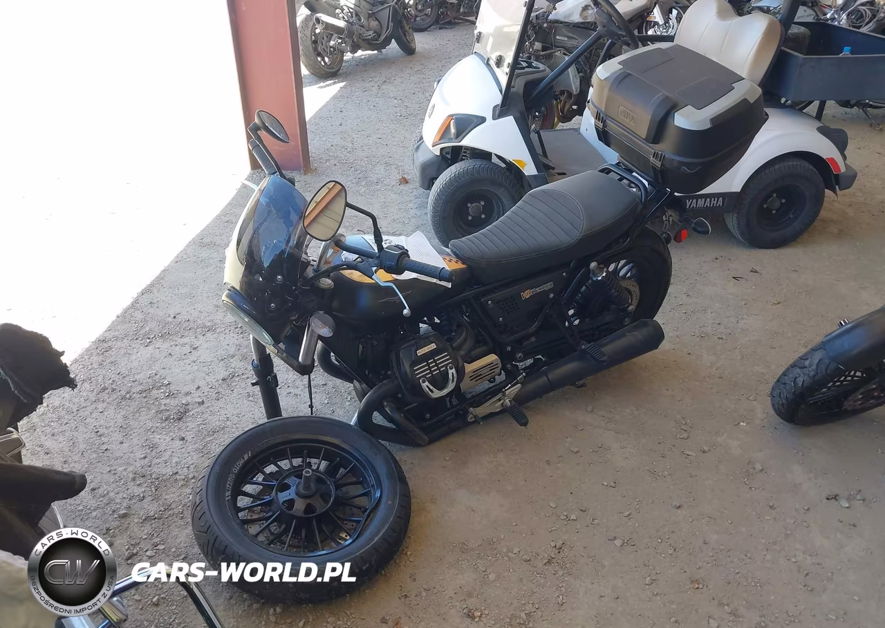 2017 Moto Guzzi V9 Roamer VIN:ZGULHU018HM000352 - 2