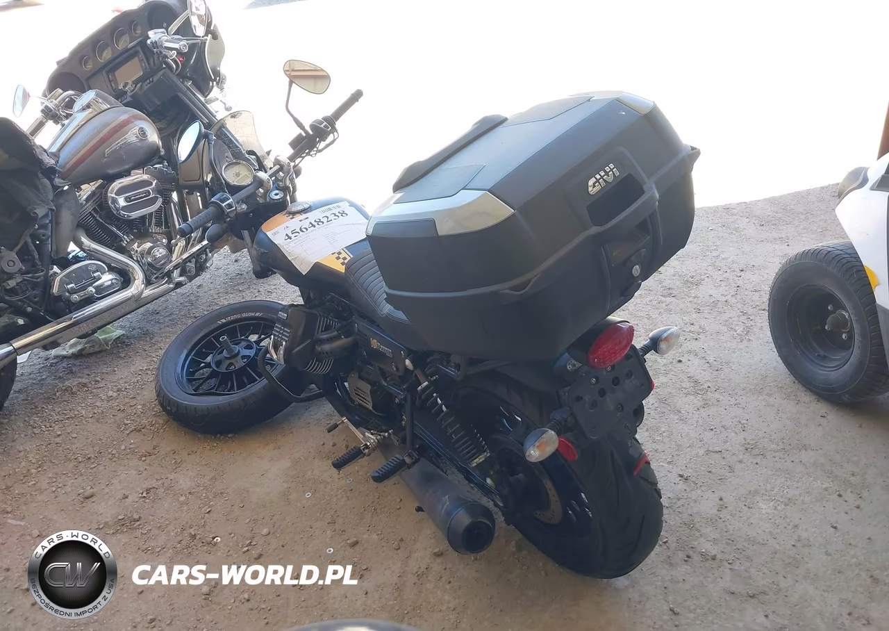 2017 Moto Guzzi V9 Roamer VIN:ZGULHU018HM000352 - 3