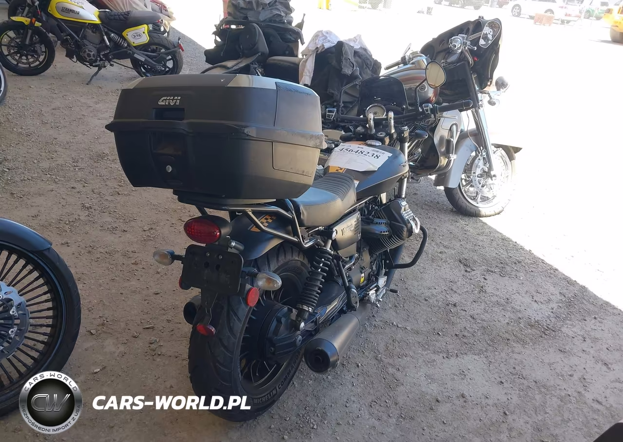 2017 Moto Guzzi V9 Roamer VIN:ZGULHU018HM000352 - 4