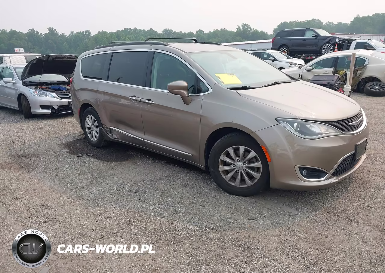 2017 Chrysler Pacifica Touring-L