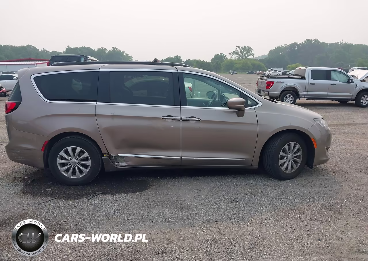 2017 Chrysler Pacifica Touring-L VIN:2C4RC1BG7HR705331 - 13