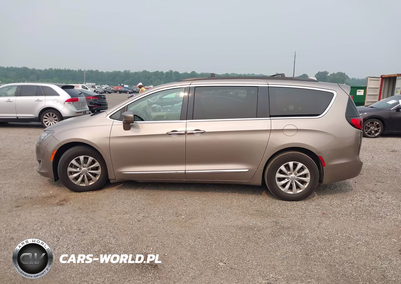 2017 Chrysler Pacifica Touring-L VIN:2C4RC1BG7HR705331 - 14