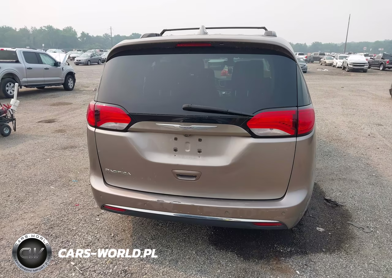 2017 Chrysler Pacifica Touring-L VIN:2C4RC1BG7HR705331 - 16