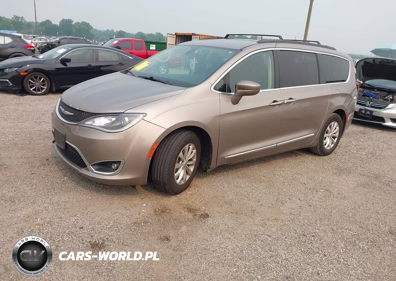 2017 Chrysler Pacifica Touring-L VIN:2C4RC1BG7HR705331 - 2