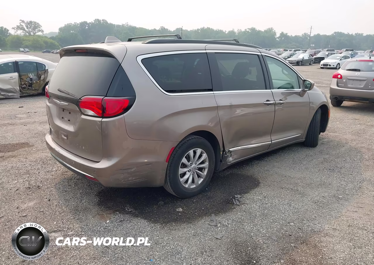 2017 Chrysler Pacifica Touring-L VIN:2C4RC1BG7HR705331 - 4