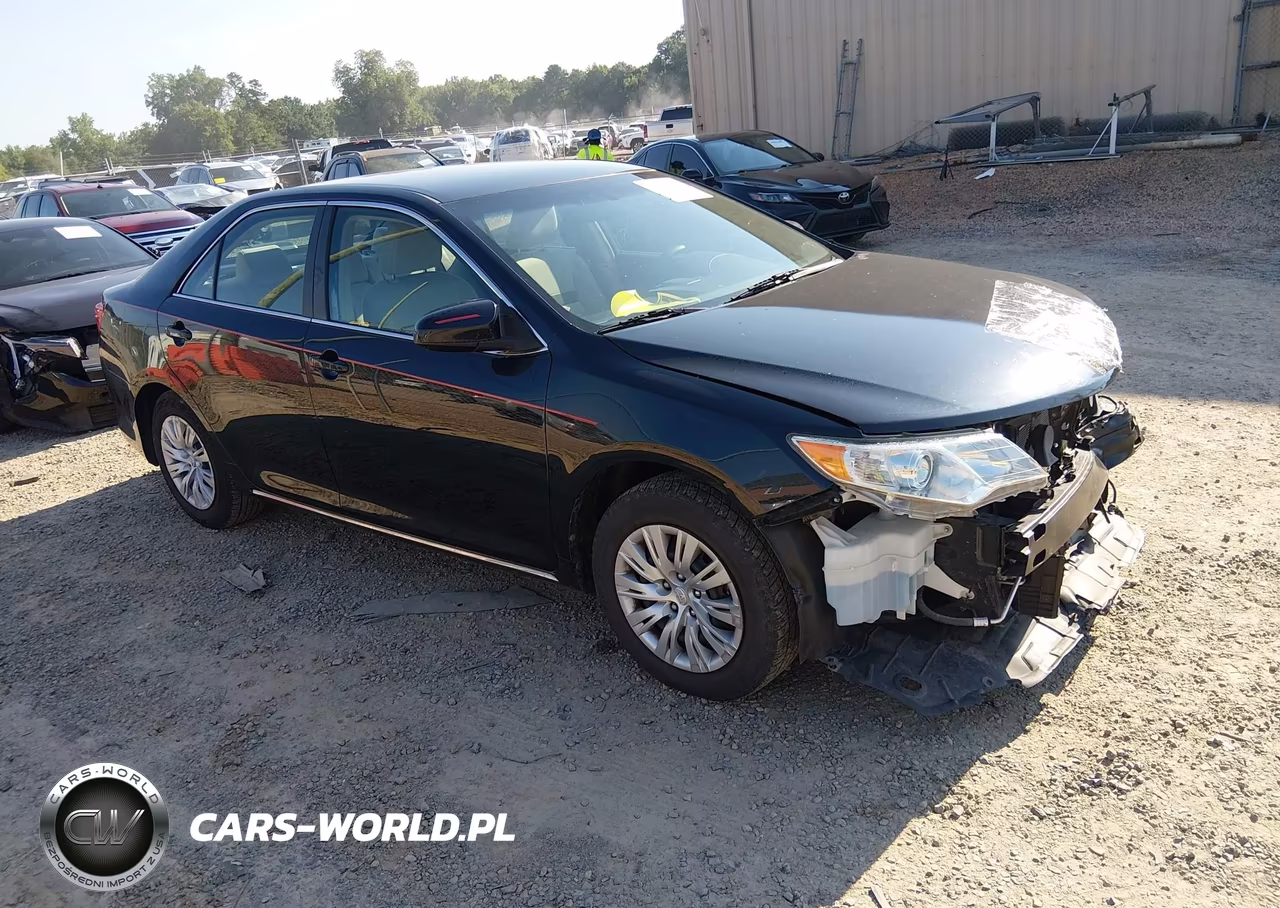 2014 Toyota Camry Le – zdjęcie 1 z 19