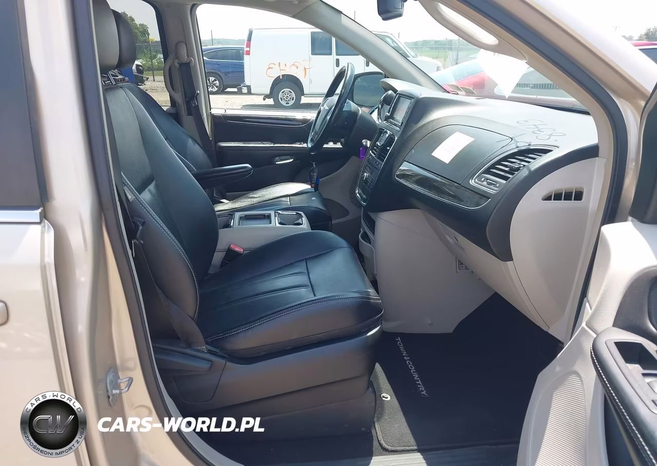 2014 Chrysler Town & Country Touring VIN:2C4RC1BG5ER440002 - 5