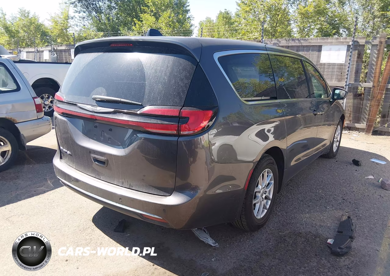 2023 Chrysler Pacifica Touring L VIN:2C4RC1BG4PR574194 - 4