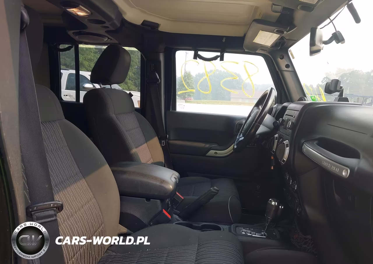 2012 Jeep Wrangler Unlimited Sahara VIN:1C4HJWEG7CL209280 - 5