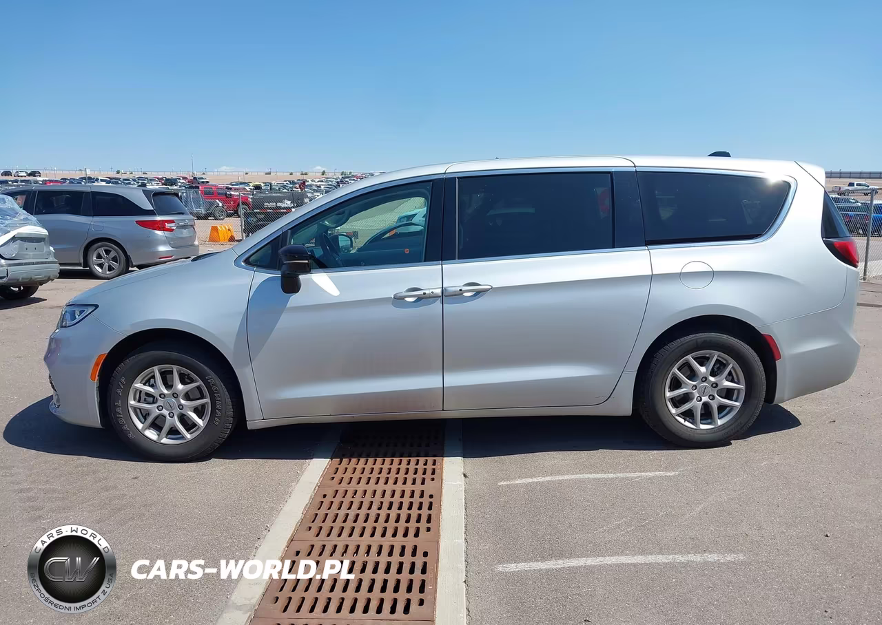 2024 Chrysler Pacifica Touring L VIN:2C4RC1BG8RR167482 - 14
