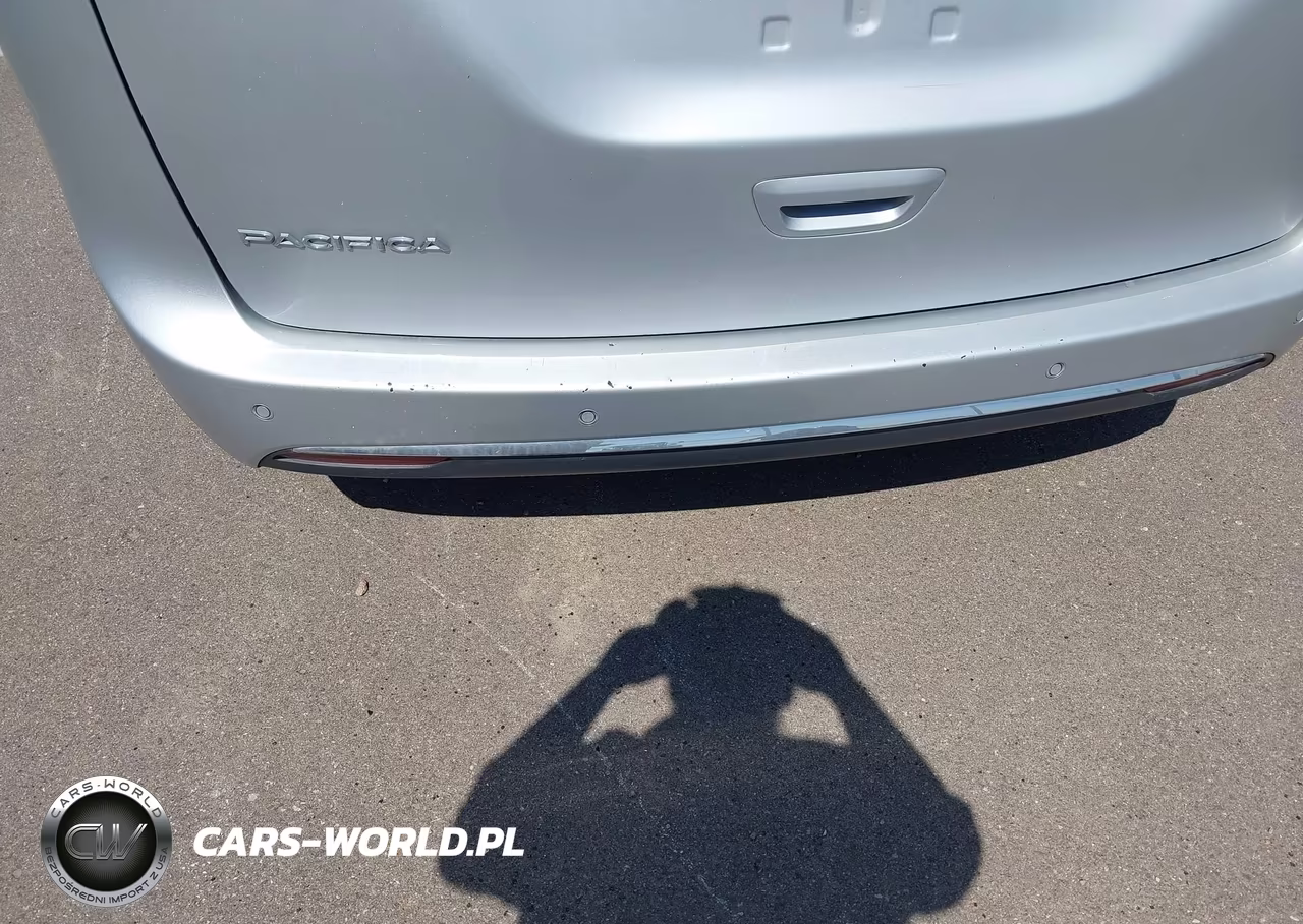 2024 Chrysler Pacifica Touring L VIN:2C4RC1BG8RR167482 - 18