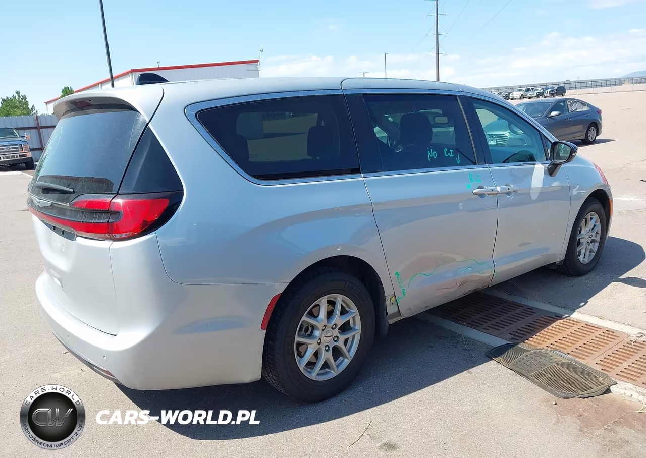 2024 Chrysler Pacifica Touring L VIN:2C4RC1BG8RR167482 - 4
