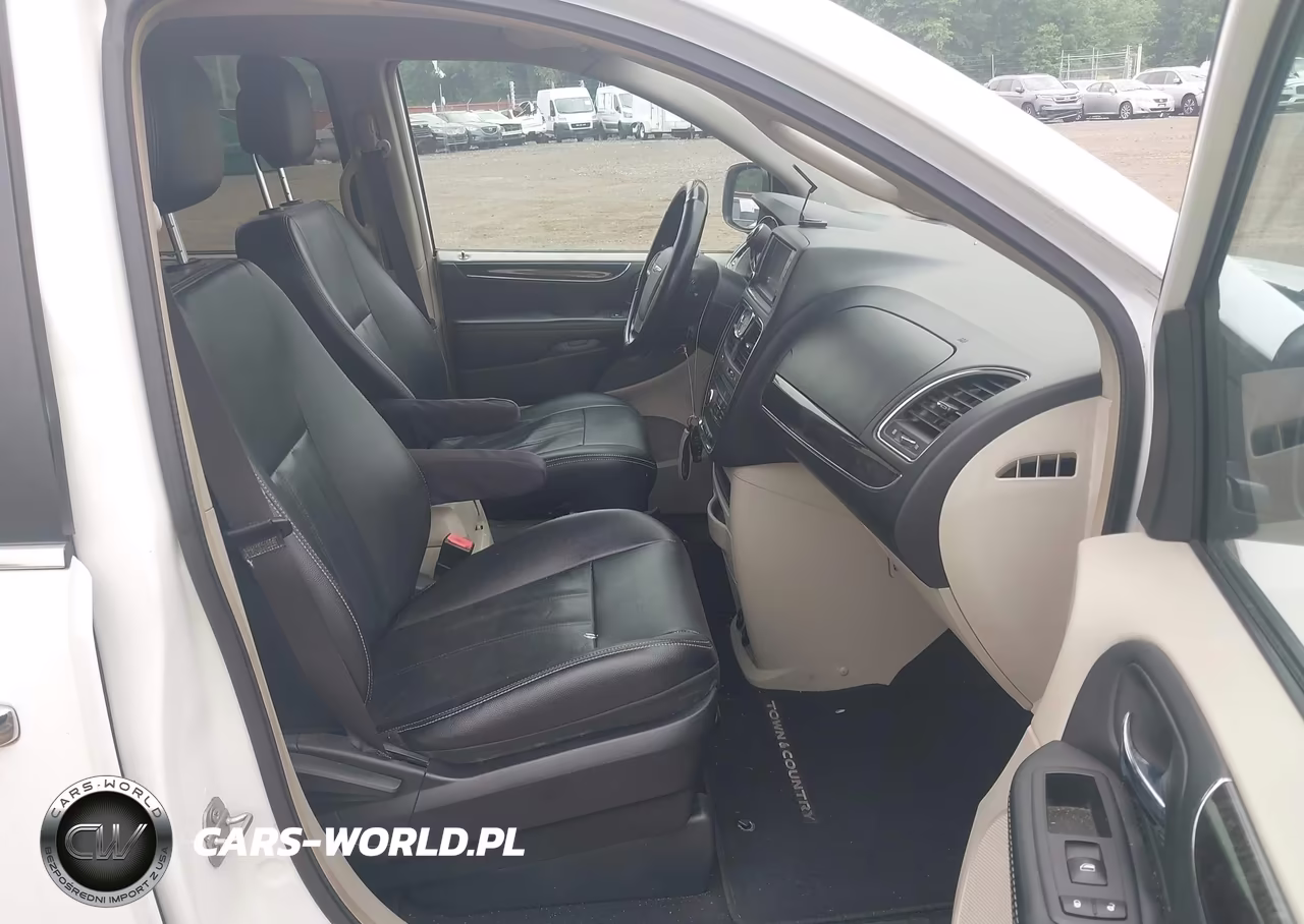 2015 Chrysler Town & Country Touring VIN:2C4RC1BG3FR554436 - 5