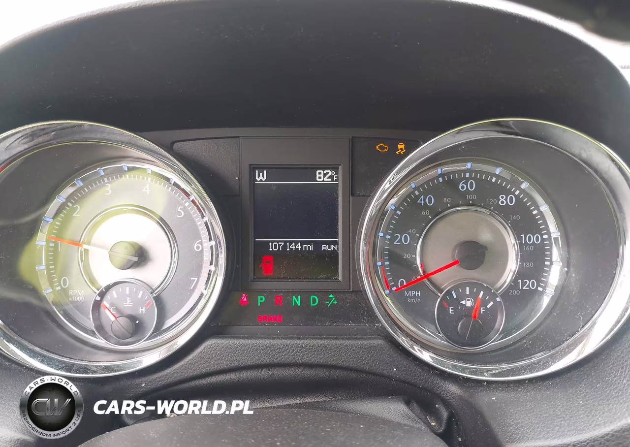 2015 Chrysler Town & Country Touring VIN:2C4RC1BG3FR554436 - 7