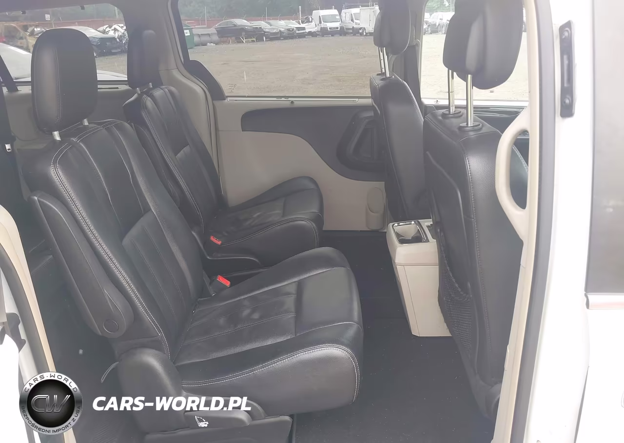 2015 Chrysler Town & Country Touring VIN:2C4RC1BG3FR554436 - 8