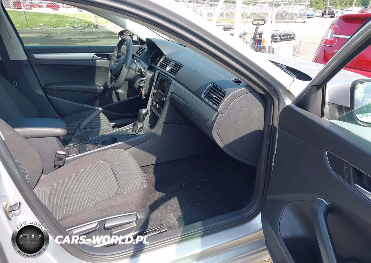 2017 Volkswagen Passat 1.8T S VIN:1VWAT7A38HC069409 - 5