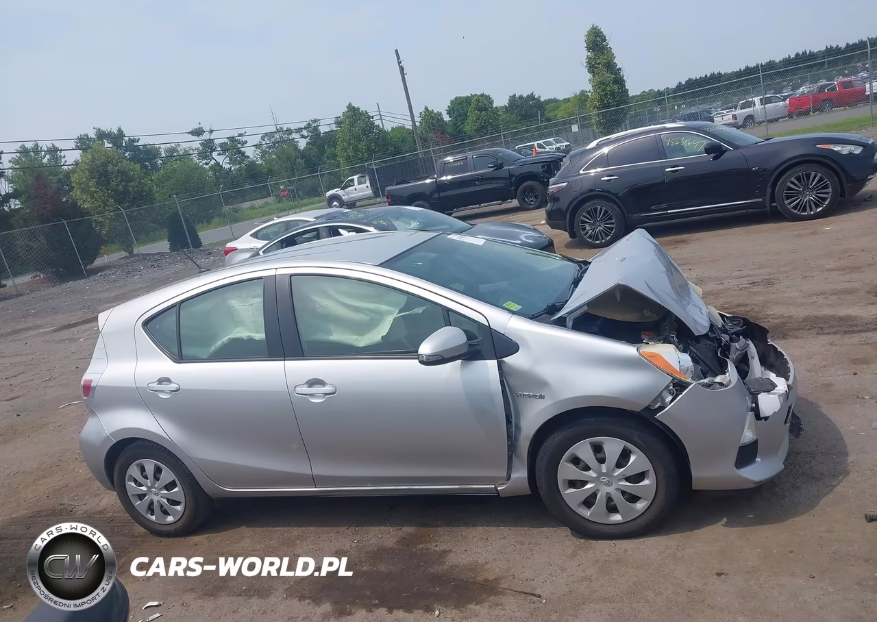 2013 Toyota Prius C Two VIN:JTDKDTB3XD1046831 - 12