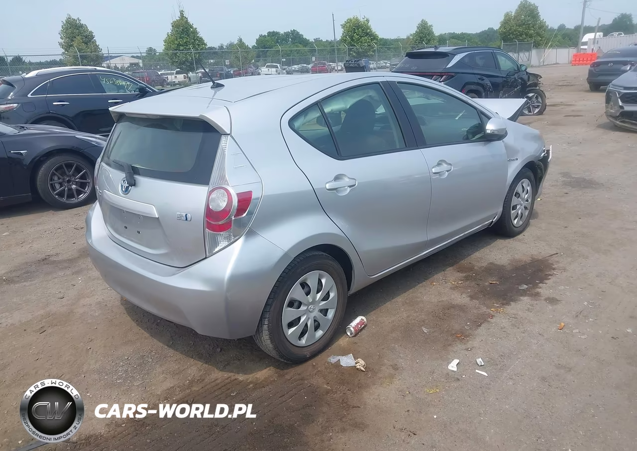 2013 Toyota Prius C Two VIN:JTDKDTB3XD1046831 - 4