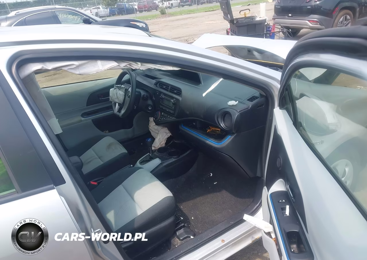 2013 Toyota Prius C Two VIN:JTDKDTB3XD1046831 - 5