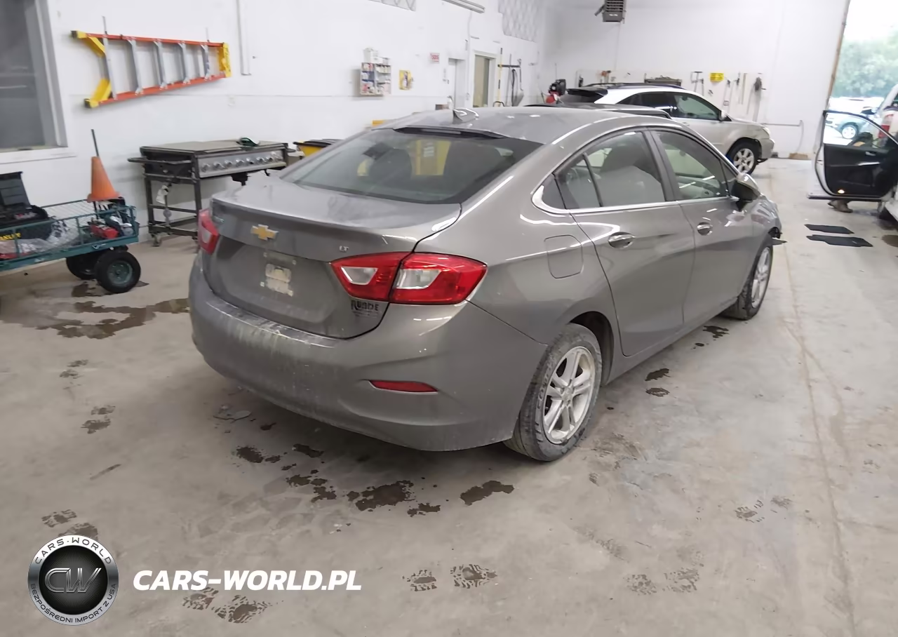 2018 Chevrolet Cruze Lt Auto VIN:1G1BE5SM8J7140340 - 4