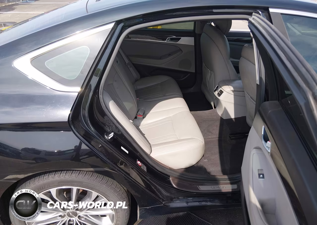 2016 Hyundai Genesis 3.8 VIN:KMHGN4JE6GU107828 - 8
