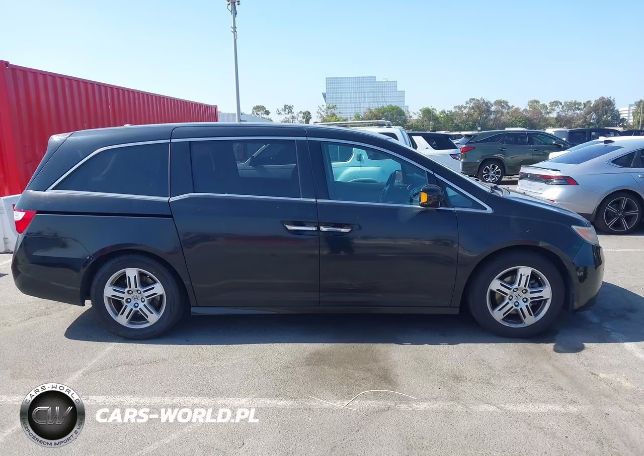 2013 Honda Odyssey Touring-Touring Elite VIN:5FNRL5H91DB085565 - 13