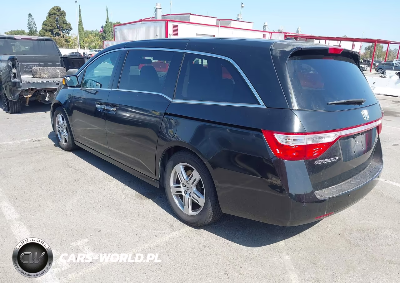 2013 Honda Odyssey Touring-Touring Elite VIN:5FNRL5H91DB085565 - 3