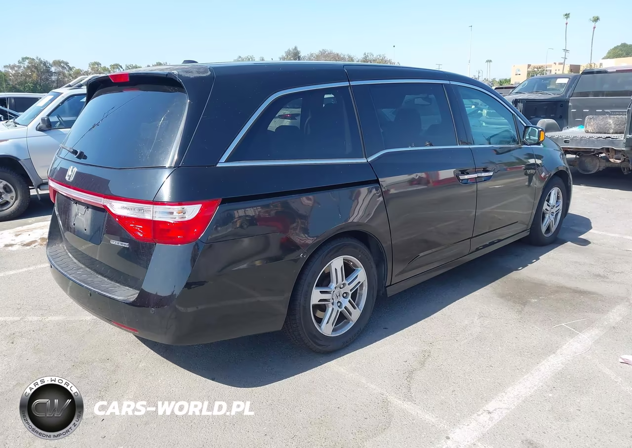 2013 Honda Odyssey Touring-Touring Elite VIN:5FNRL5H91DB085565 - 4