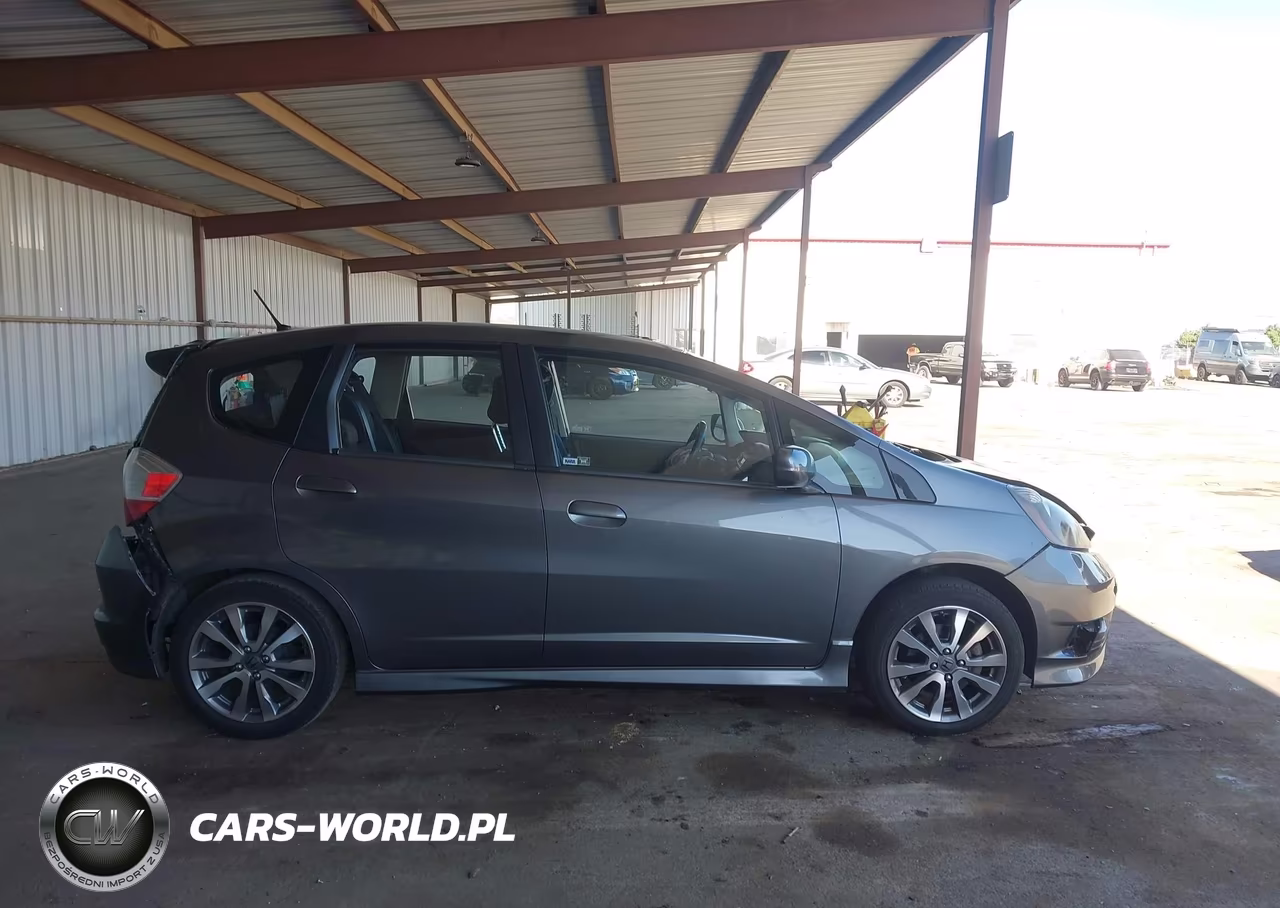 2013 Honda Fit Sport VIN:JHMGE8H59DC036464 - 13