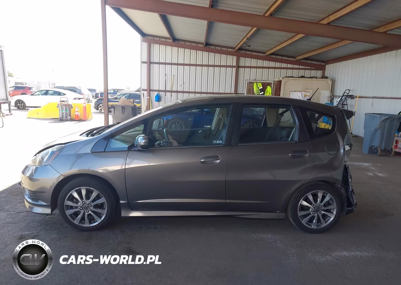 2013 Honda Fit Sport VIN:JHMGE8H59DC036464 - 14