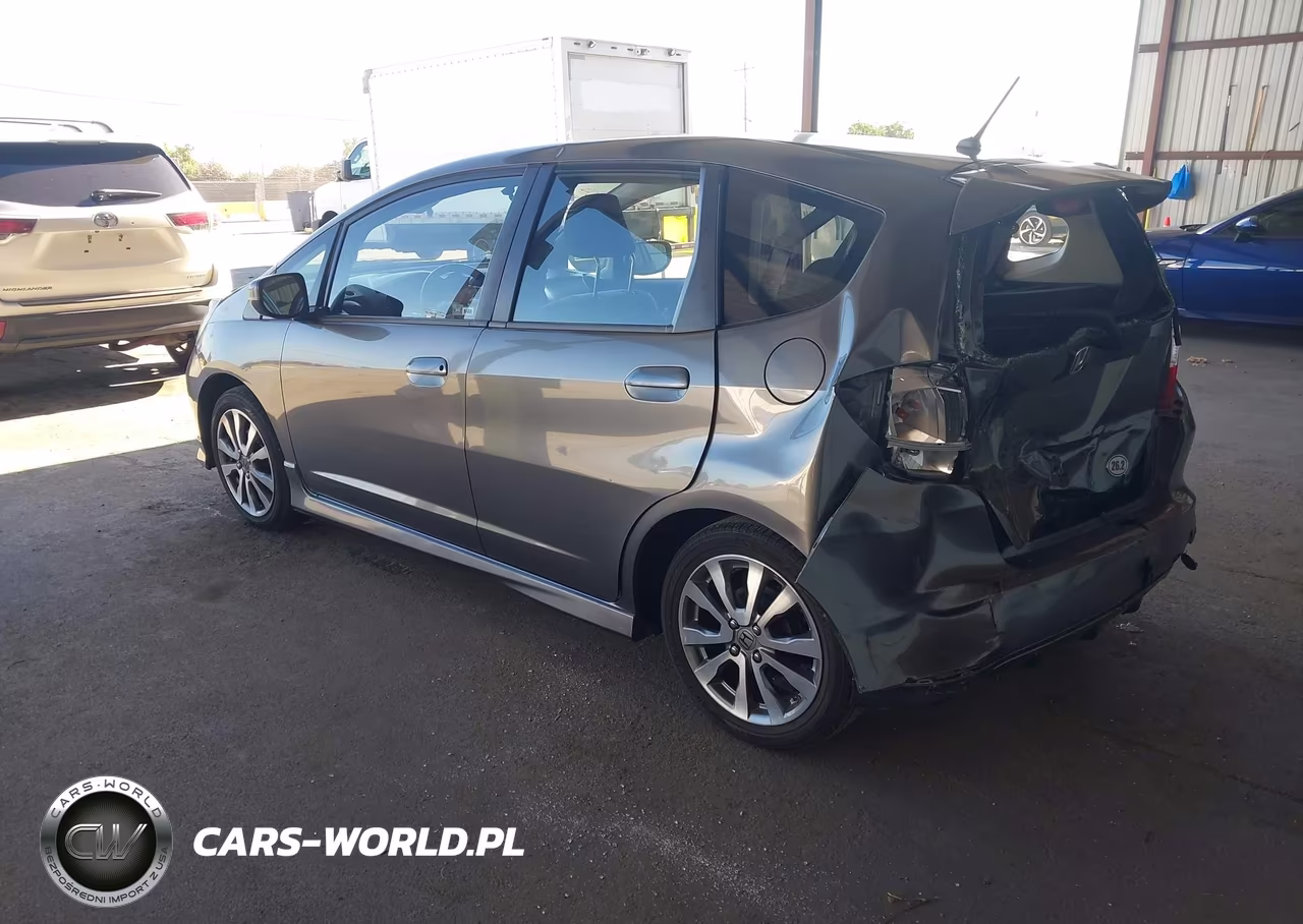 2013 Honda Fit Sport VIN:JHMGE8H59DC036464 - 3
