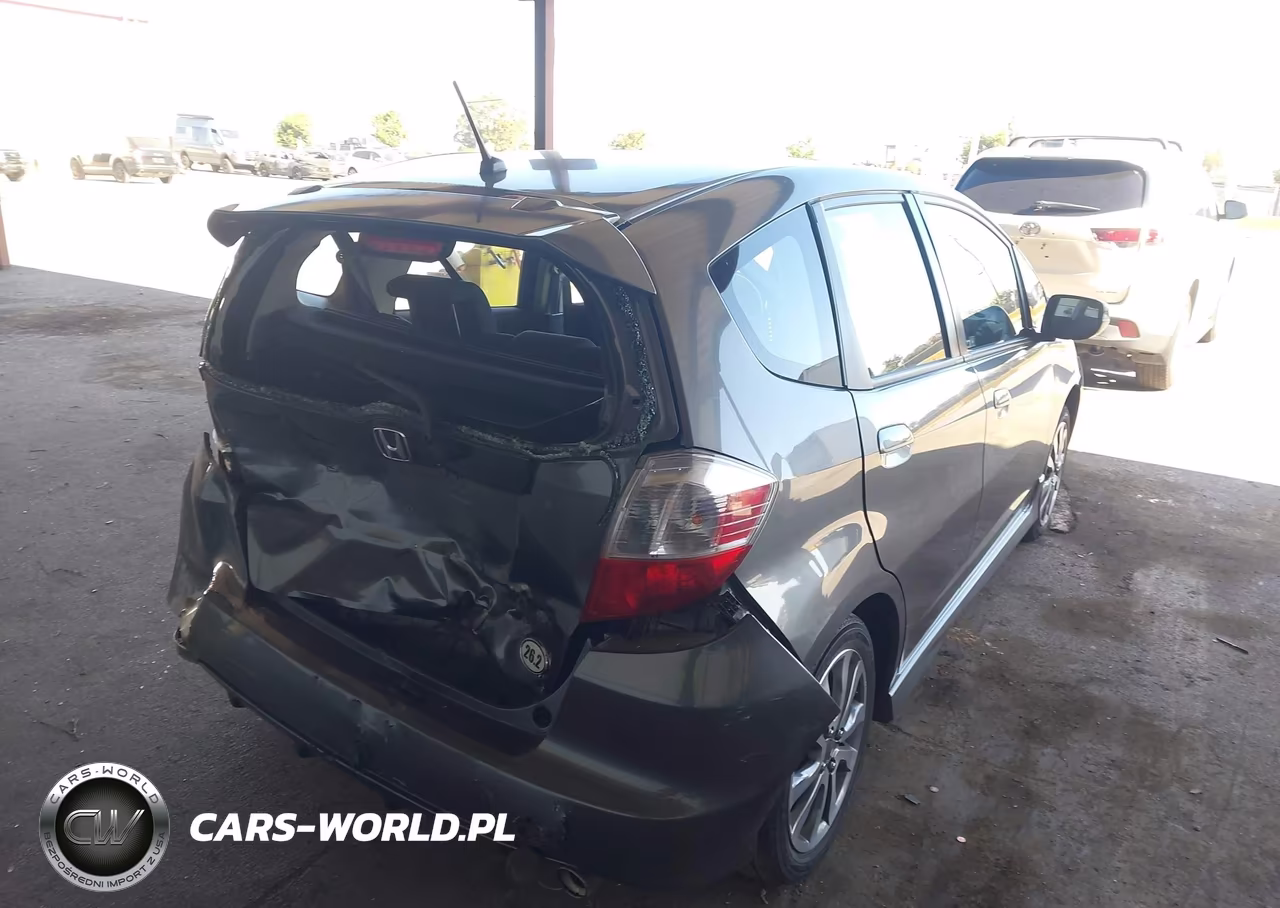 2013 Honda Fit Sport VIN:JHMGE8H59DC036464 - 4