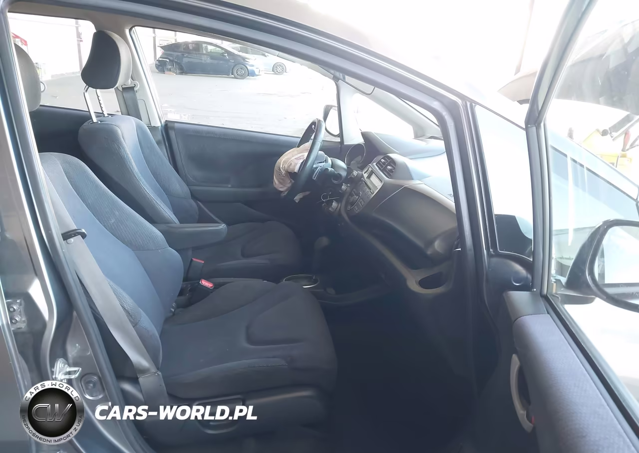 2013 Honda Fit Sport VIN:JHMGE8H59DC036464 - 5