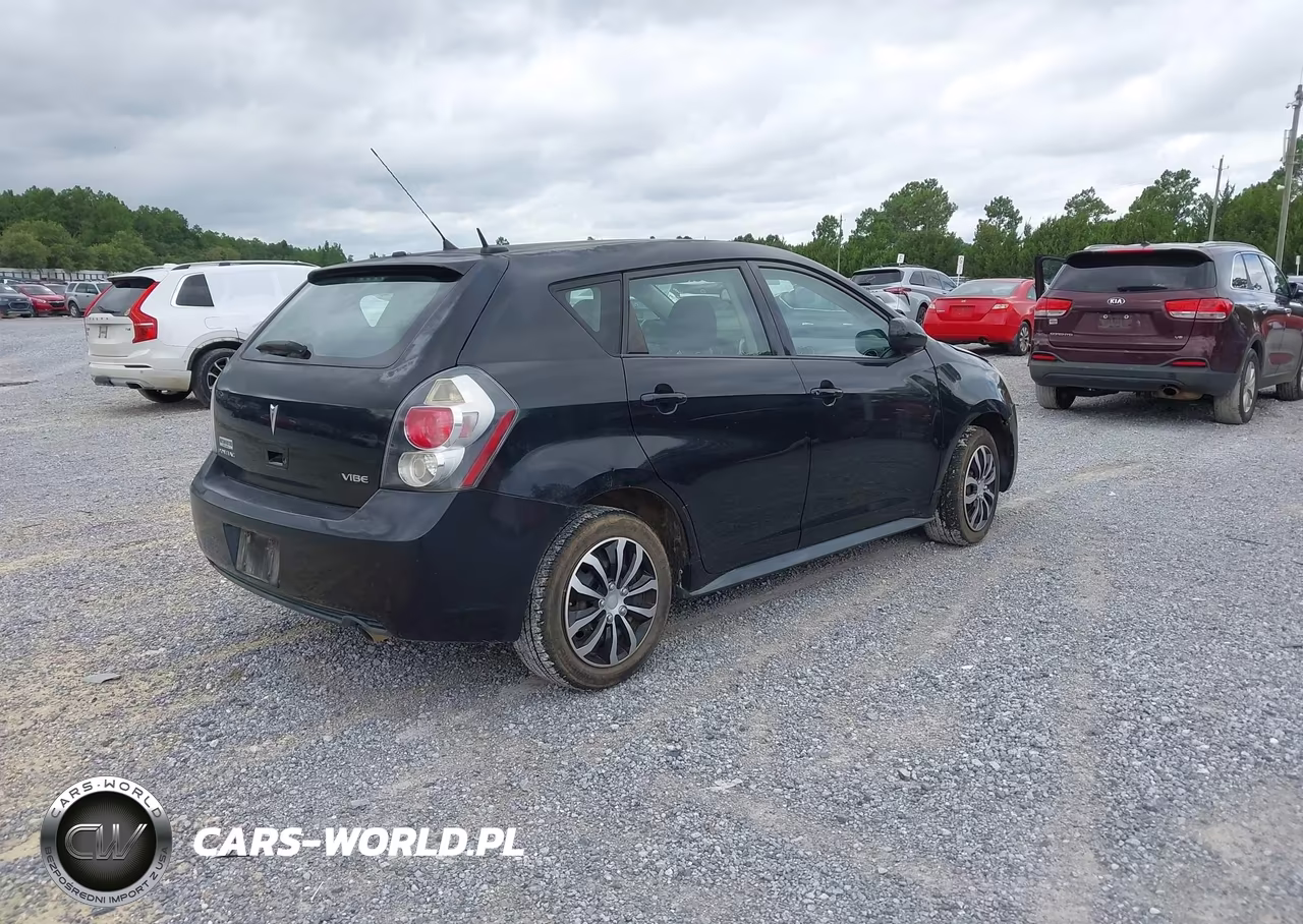 2010 Pontiac Vibe VIN:5Y2SP6E86AZ415407 - 4