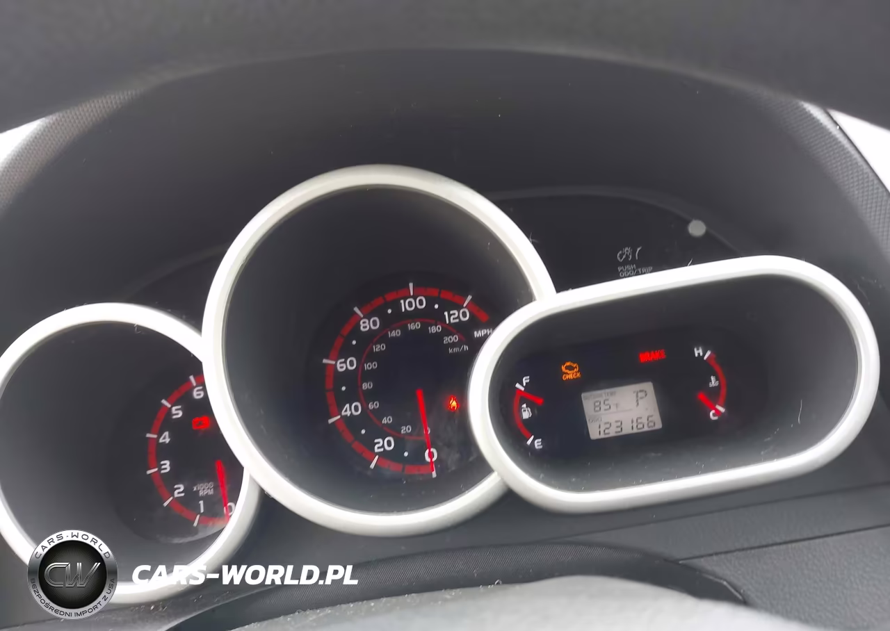 2010 Pontiac Vibe VIN:5Y2SP6E86AZ415407 - 7