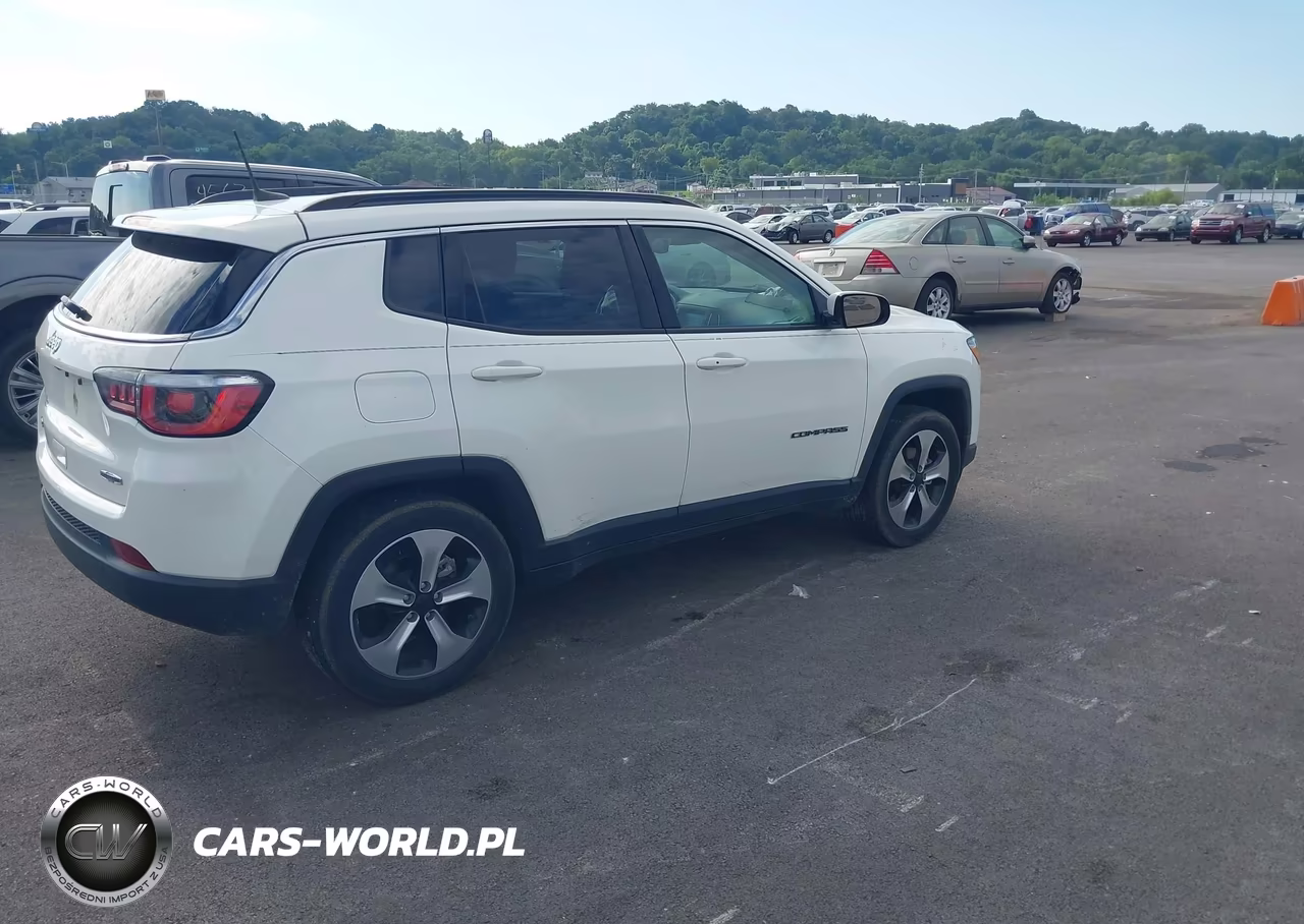 2017 Jeep Compass Latitude VIN:3C4NJDBB5HT657335 - 4