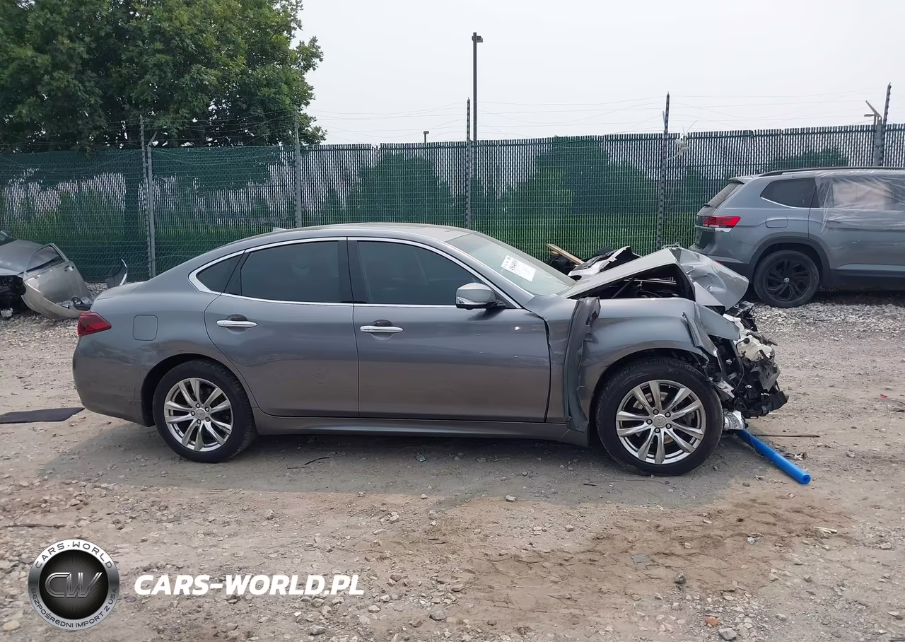 2019 Infiniti Q70 3.7X Luxe VIN:JN1BY1AR2KM585909 - 13