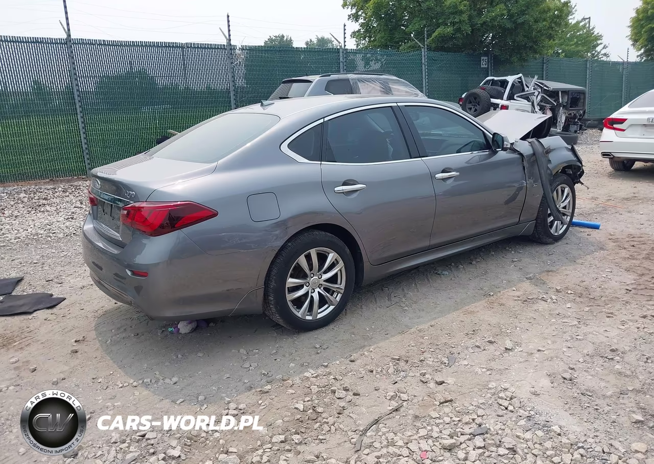 2019 Infiniti Q70 3.7X Luxe VIN:JN1BY1AR2KM585909 - 4
