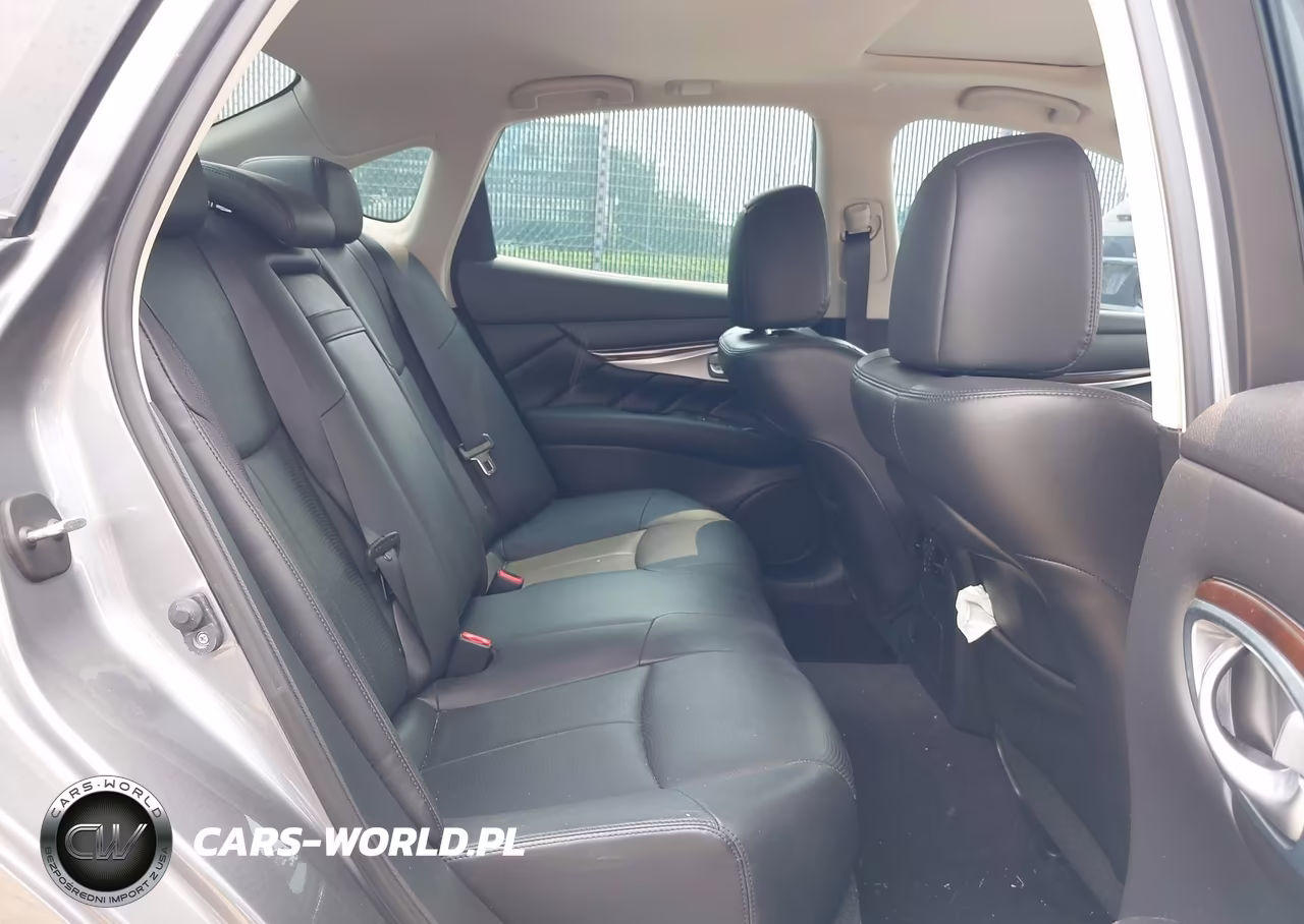 2019 Infiniti Q70 3.7X Luxe VIN:JN1BY1AR2KM585909 - 8