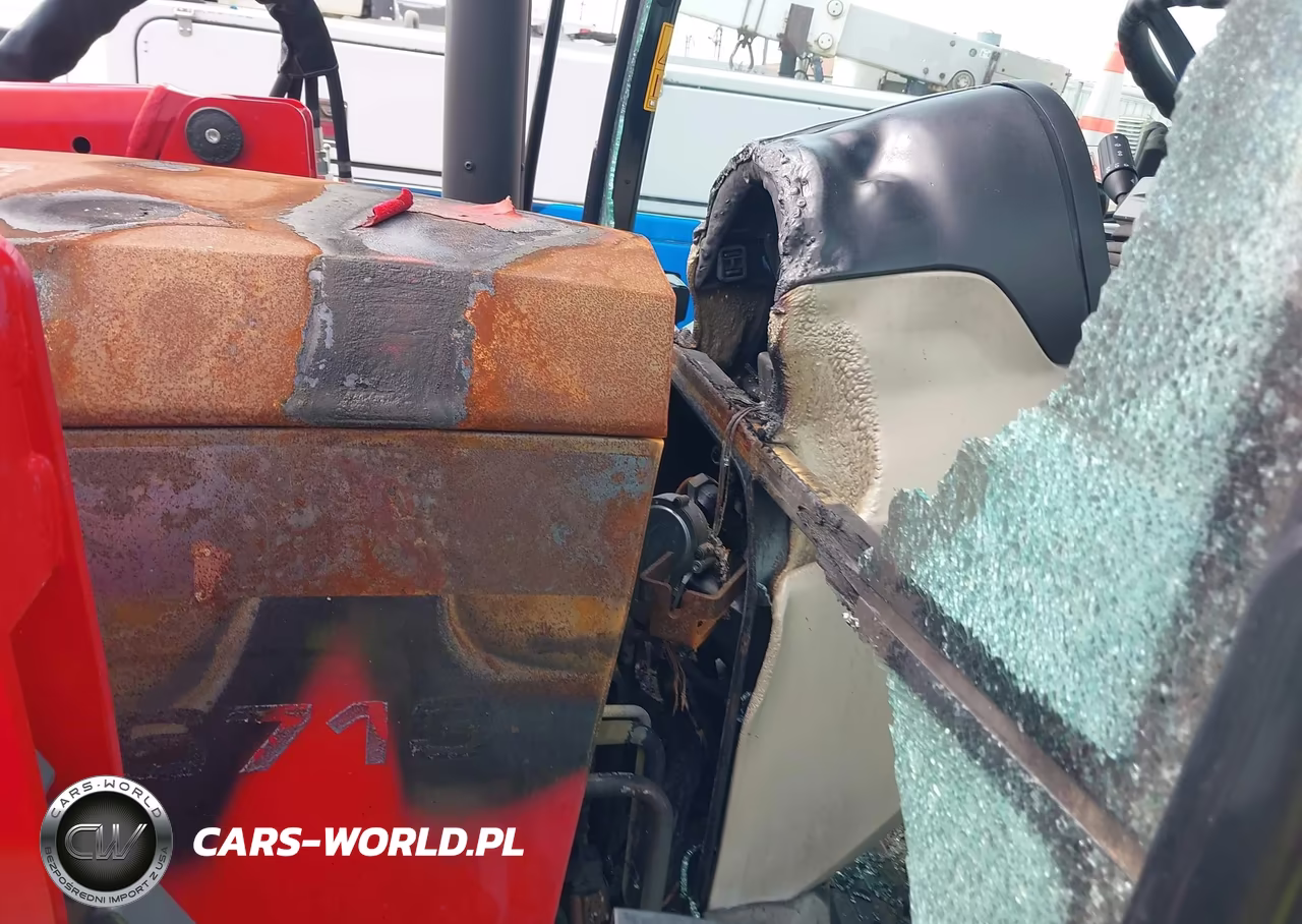 2023 Massey Ferguson 6713 Tractor VIN:AGCMC200CPC001050 - 12